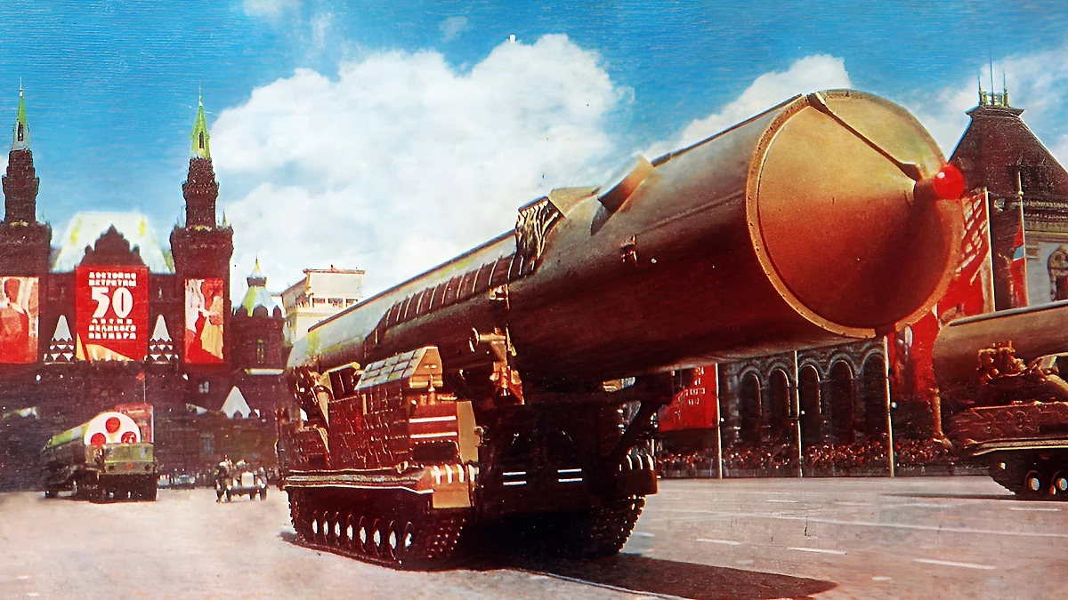 Секретная военная техника СССР, которую показывали только на парадах. Обложка © autostyle36.ru
