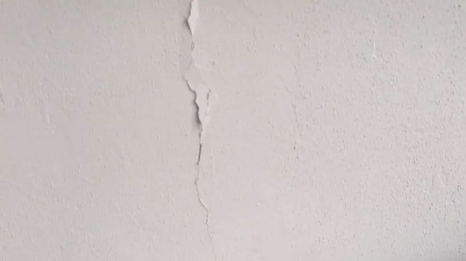 Трещина после землетрясения на Камчатке. Фото © «Постньюс»