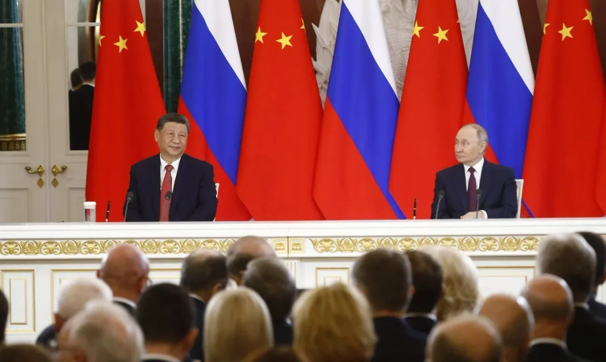 Си Цзиньпин и Путин. Обложка © Life.ru