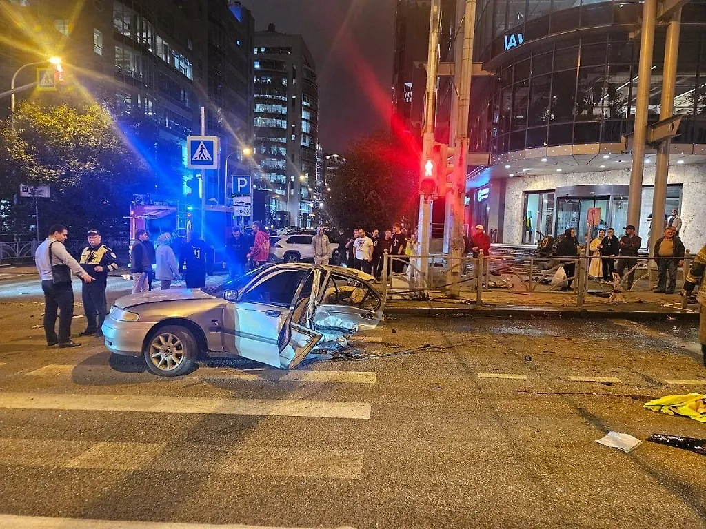 ДТП в Екатеринбурге. Обложка © Telegram / Госавтоинспекция Свердловской области