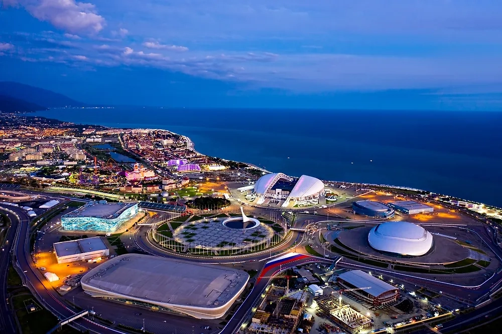 Обложка © Shutterstock / FOTODOM / Collection Maykova