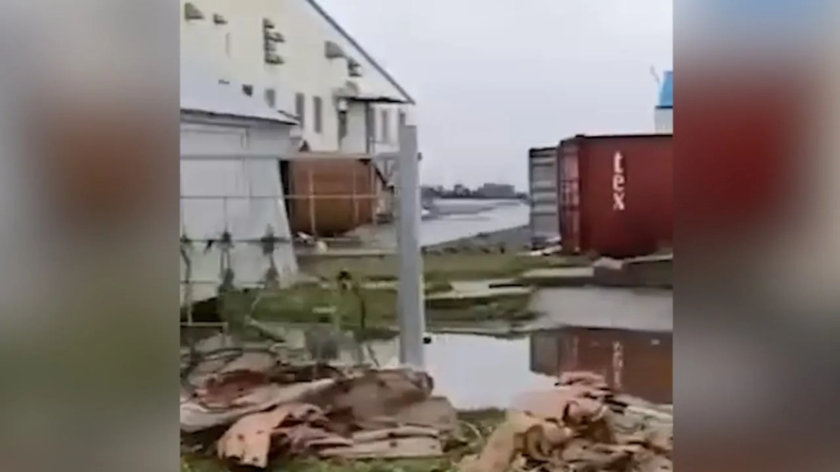 Последствия цунами в Северо-Курильске. Обложка © Telegram /Amur Mash