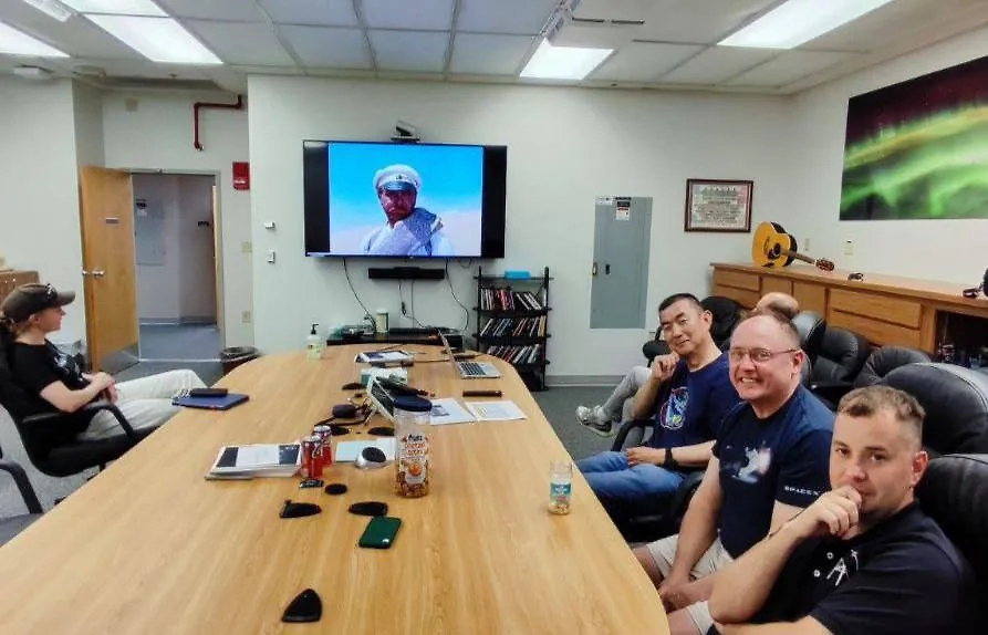 Космонавты готовятся к старту. Обложка © Telegram / Госкорпорация «Роскосмос»