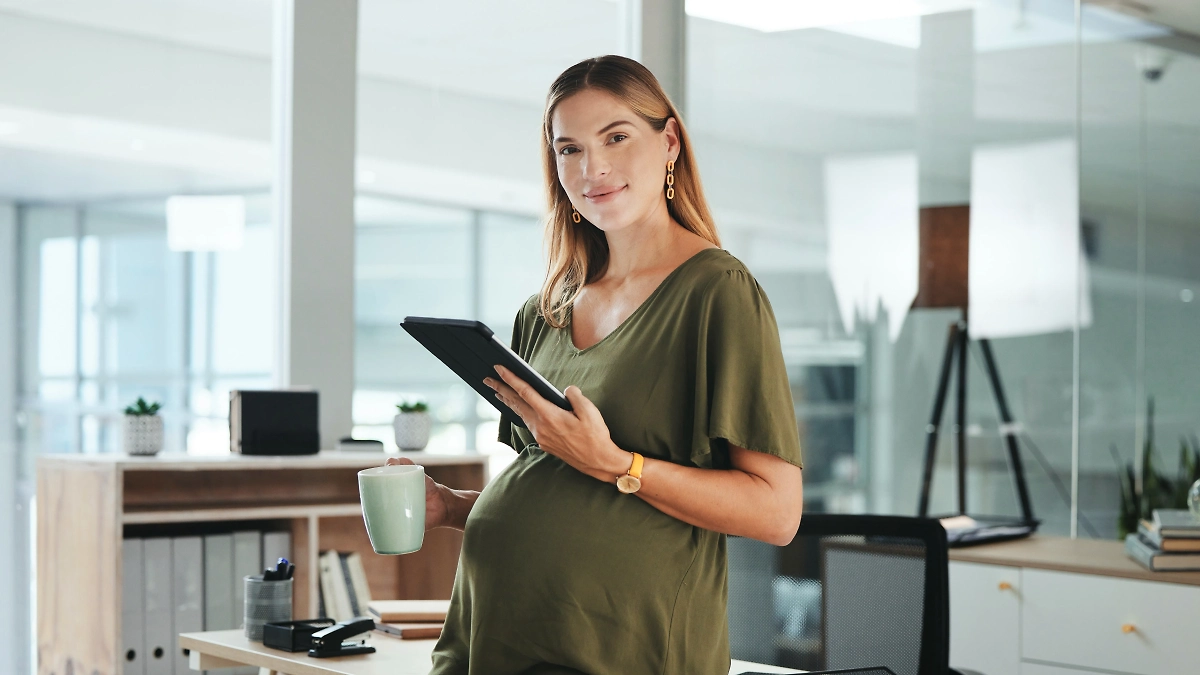 Декретный отпуск. По беременности и по уходу за ребёнком. Уход в декрет — как его устроить, чтобы никто не запаниковал? Обложка © Shutterstock / FOTODOM / PeopleImages.com - Yuri A