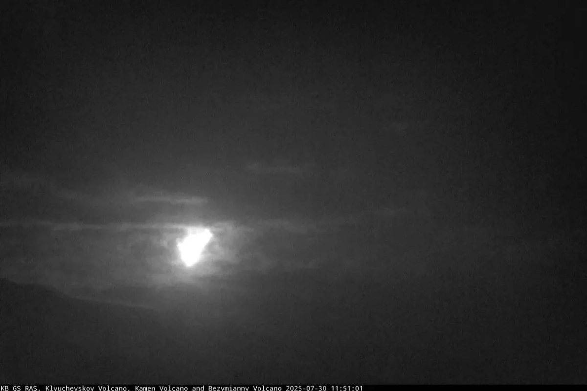 Кадры извержения Ключевской Сопки на Камчатке. Фото © Telegram / Камчатский филиал ФИЦ ЕГС РАН