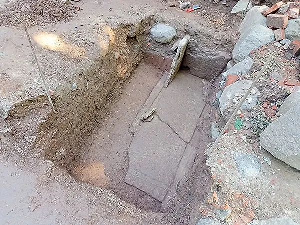 Саркофаг домонгольской эры нашли при раскопках. Фото © Институт археологии РАН