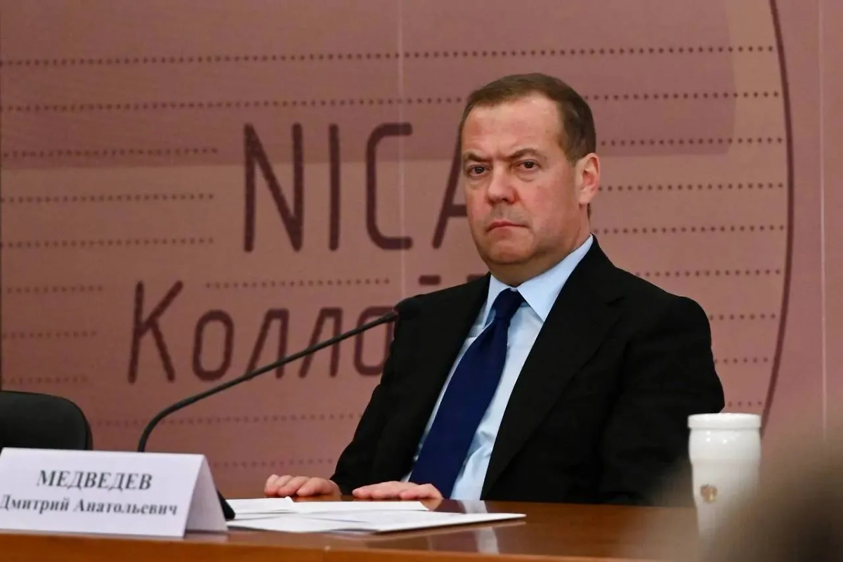 Дмитрий Медведев. Обложка © Life.ru