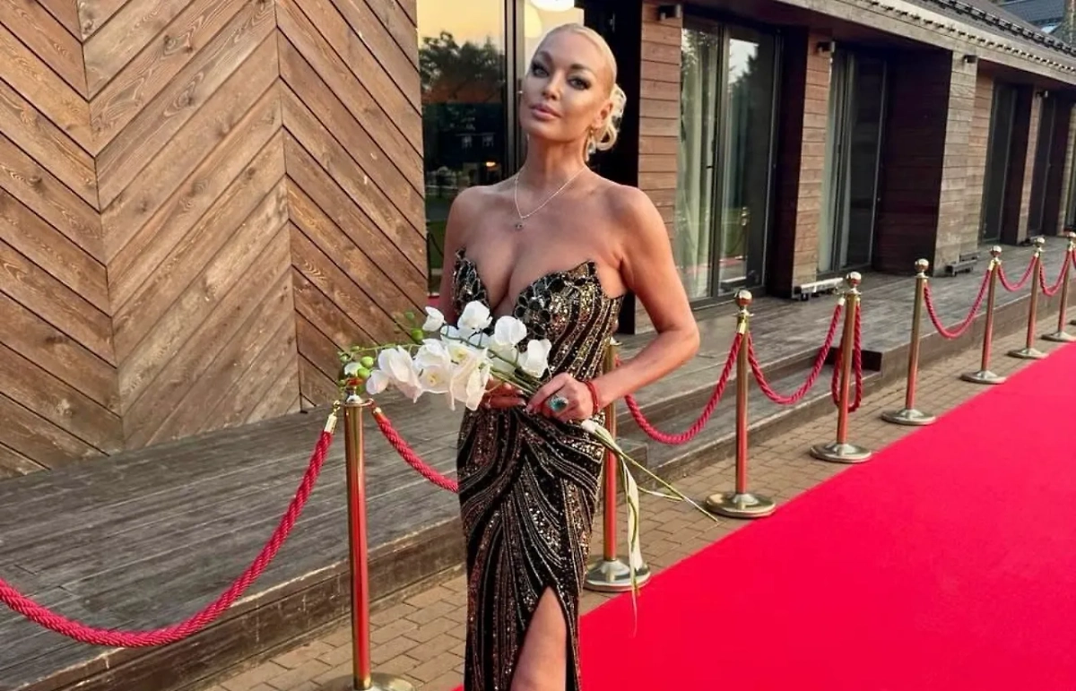 Анастасия Волочкова. Обложка © Instagram (признан экстремистской организацией и запрещён на территории Российской Федерации) / volochkova_art