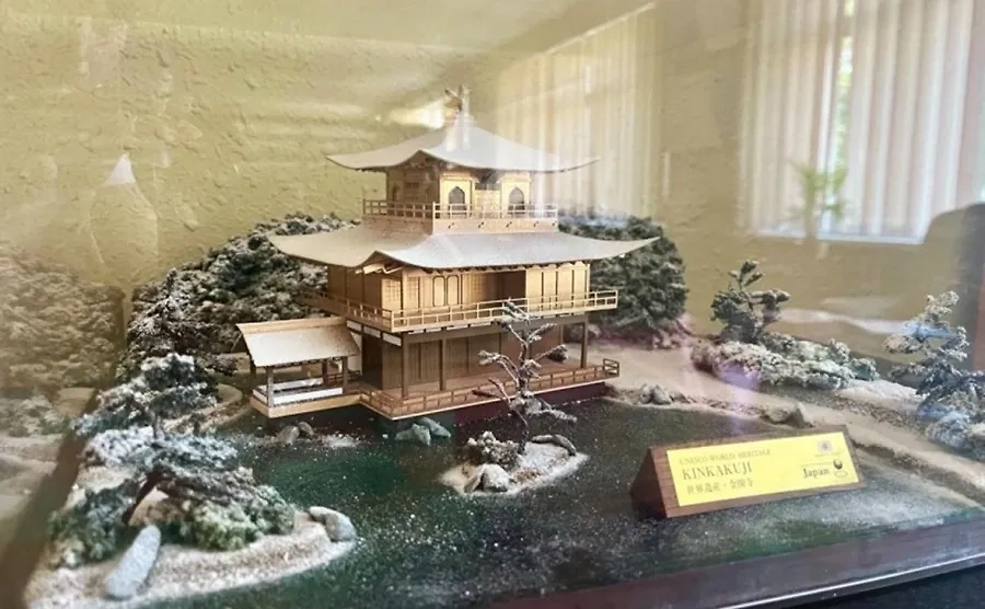 Макет «Кинкакудзи – Золотой павильон». Обложка © Сахалинская областная универсальная научная библиотека