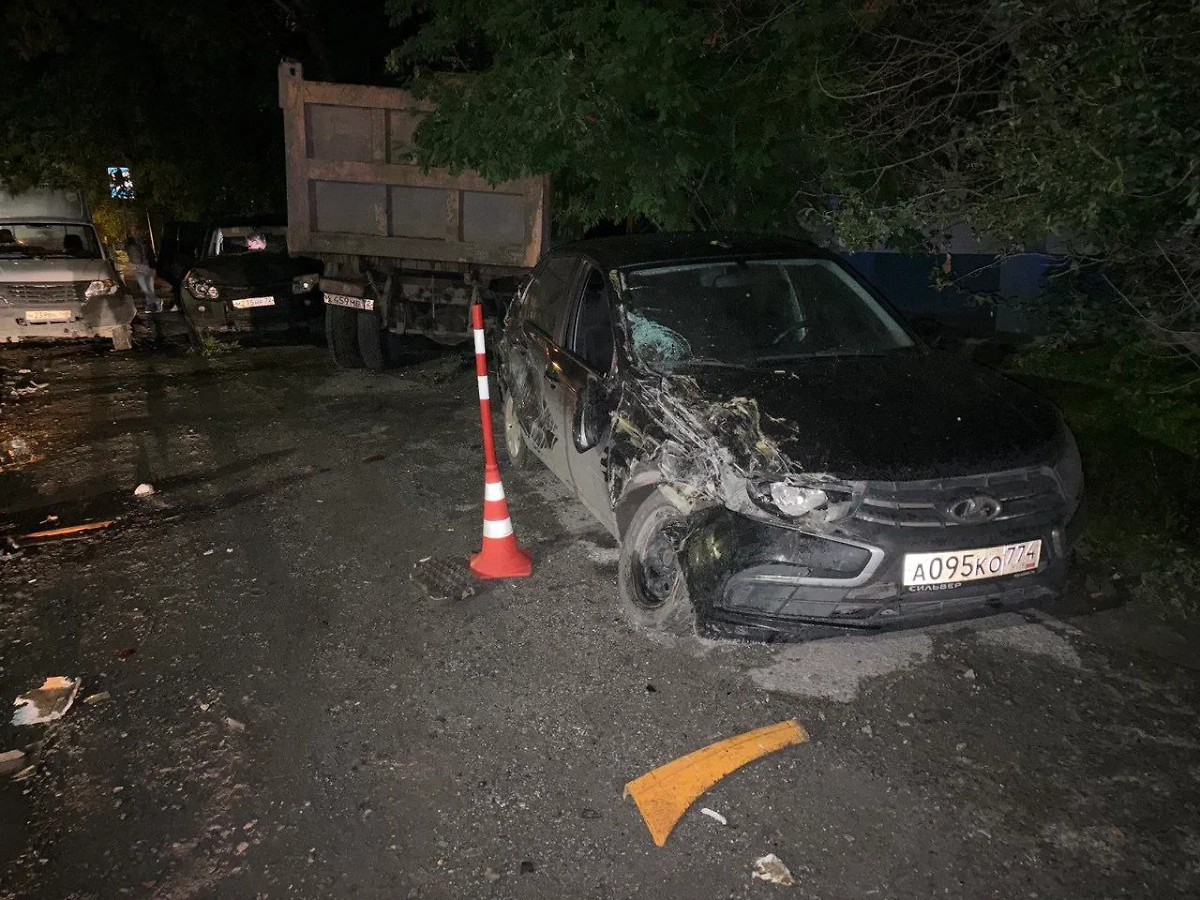 В Тюмени мужчина угнал грузовик с предприятия, с которого его уволили. Обложка © Telegram / Госавтоинспекция Тюменской области