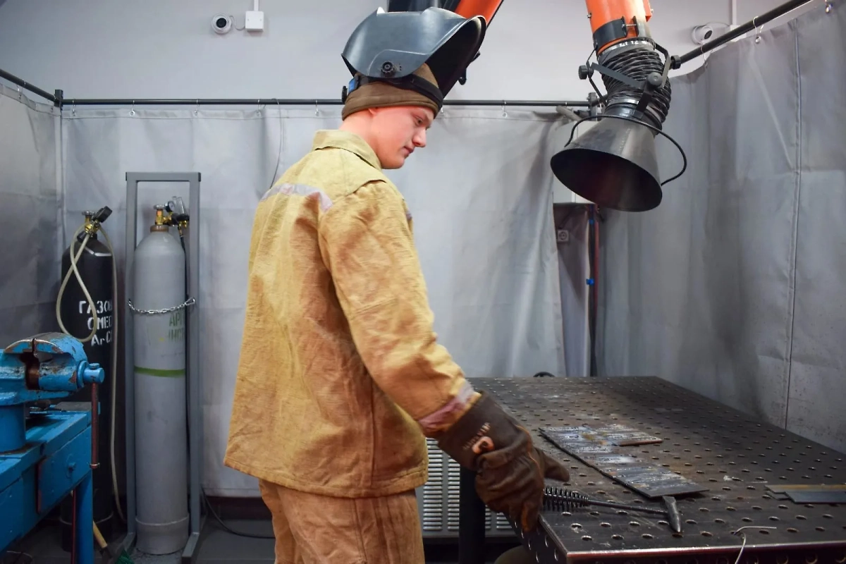 В рамках обучения особый упор делается на практику. Фото © Пресс-служба РУСАЛа