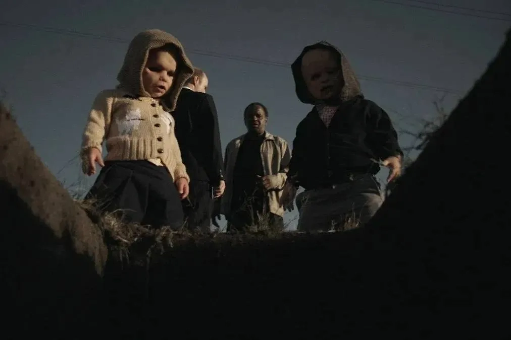 Нулевой канал (Channel Zero). Фото © Кадр из фильма «Нулевой канал», режиссёр Крэйг Уильям Макнейлл, Стивен Пит, И.Л. Кац и др., сценаристы Харли Пейтон, Дон Манчини, Джастин Бойд и др. / Kinopoisk