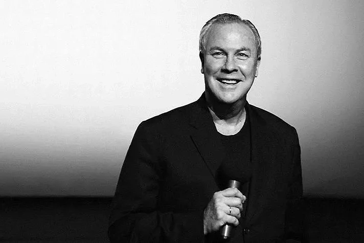 Роберт Уилсон. Обложка © Театр Наций