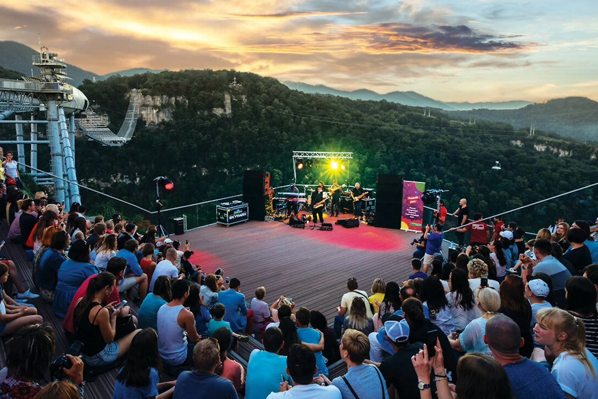 В июле 2025 года гостей и жителей курортной столицы Сочи ждёт много интересных событий. Обложка © VK / Skypark Live!