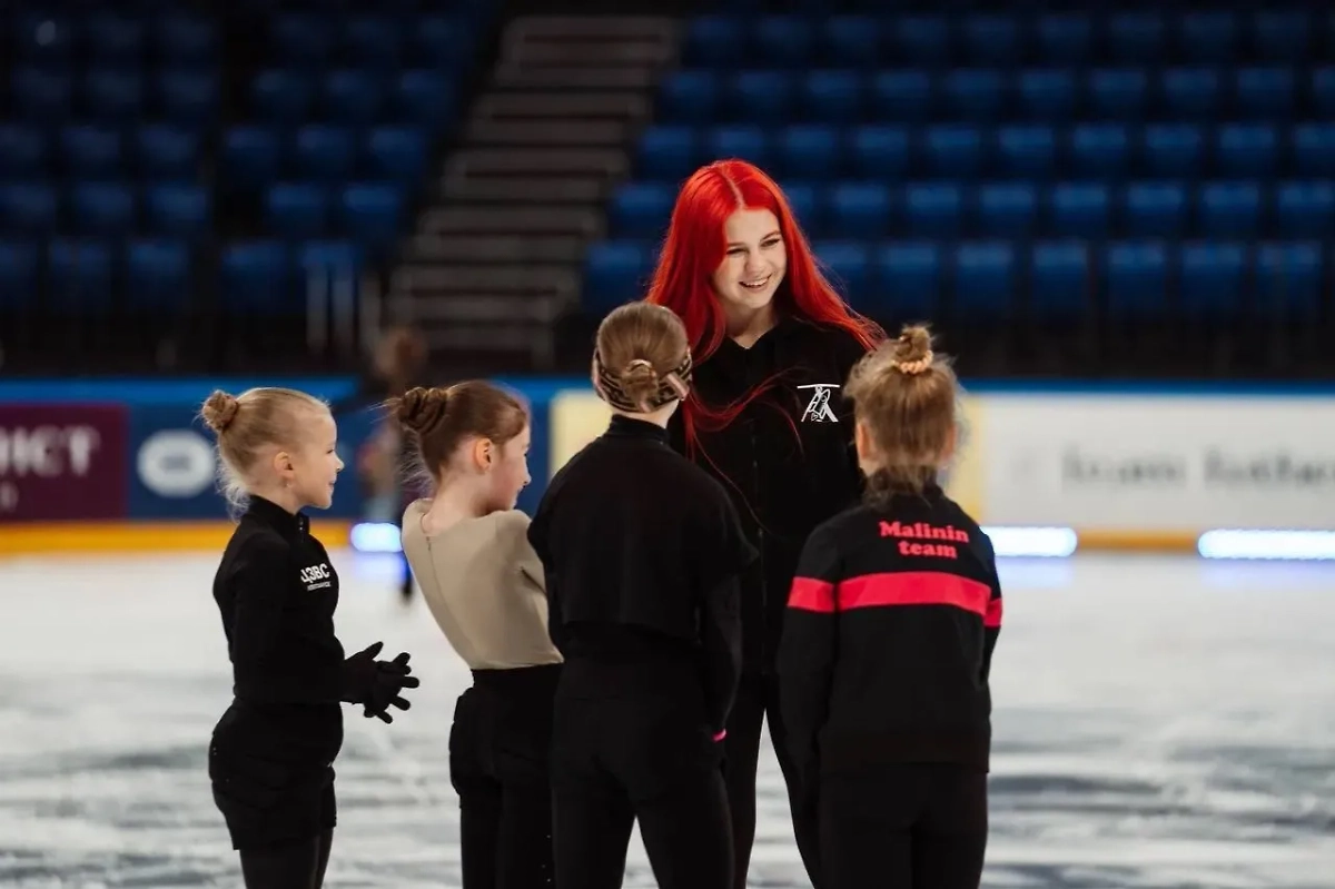 Трусова начала заниматься тренерской работой. Фото © Telegram / avtrusovaofficial