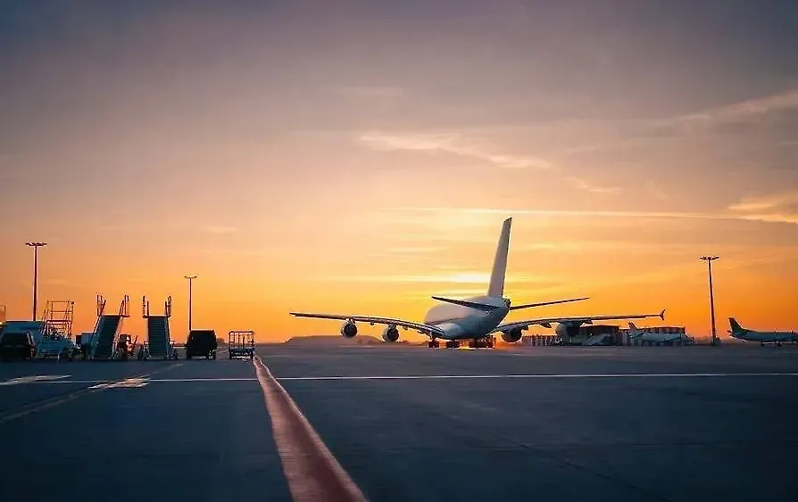 Аэропорт. Обложка © Shutterstock / FOTODOM / Jaromir Chalabala