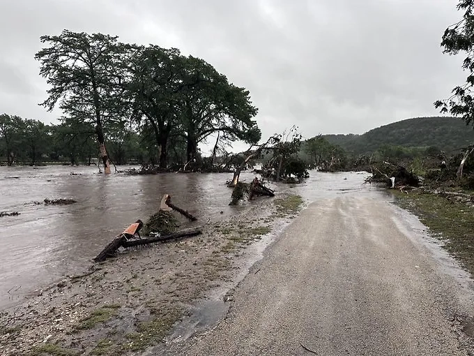 Наводнение в Техасе. Обложка © Х / David Sentendrey