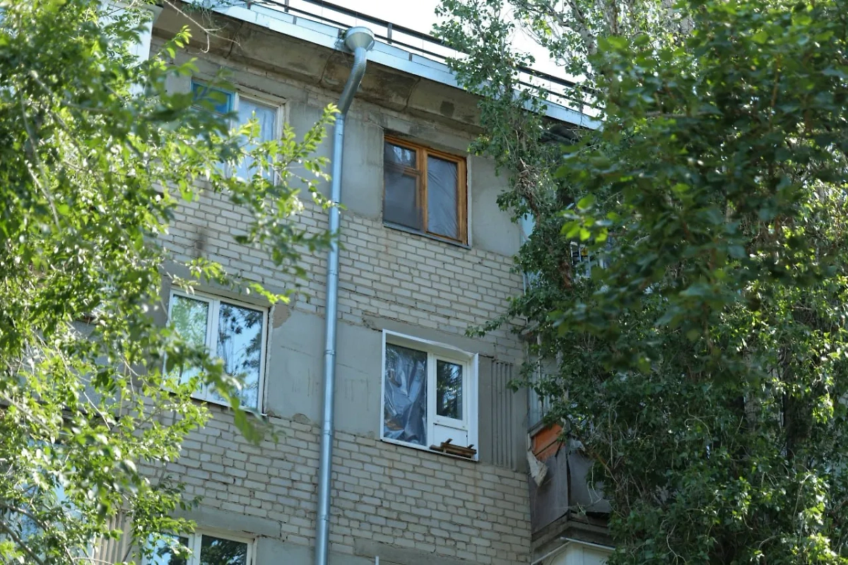 Последствия атаки БПЛА в Энгельсе. Фото © Telegram / Роман Бусаргин