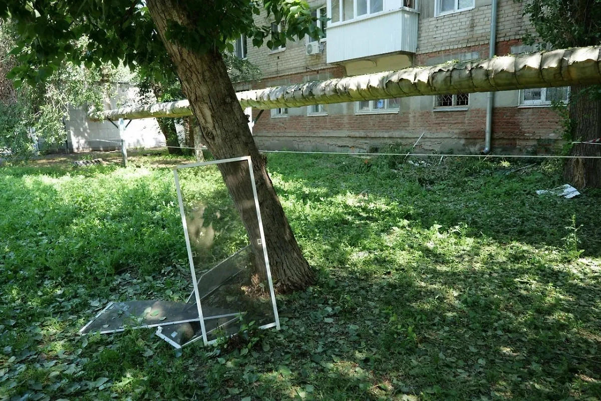 Последствия атаки БПЛА в Энгельсе. Обложка © Telegram / Роман Бусаргин