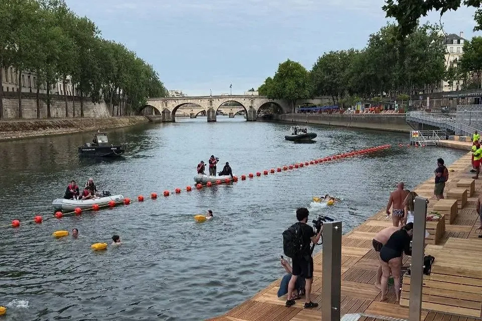 Реку Сена открыли для купания. Обложка © X/ ArielWeilT