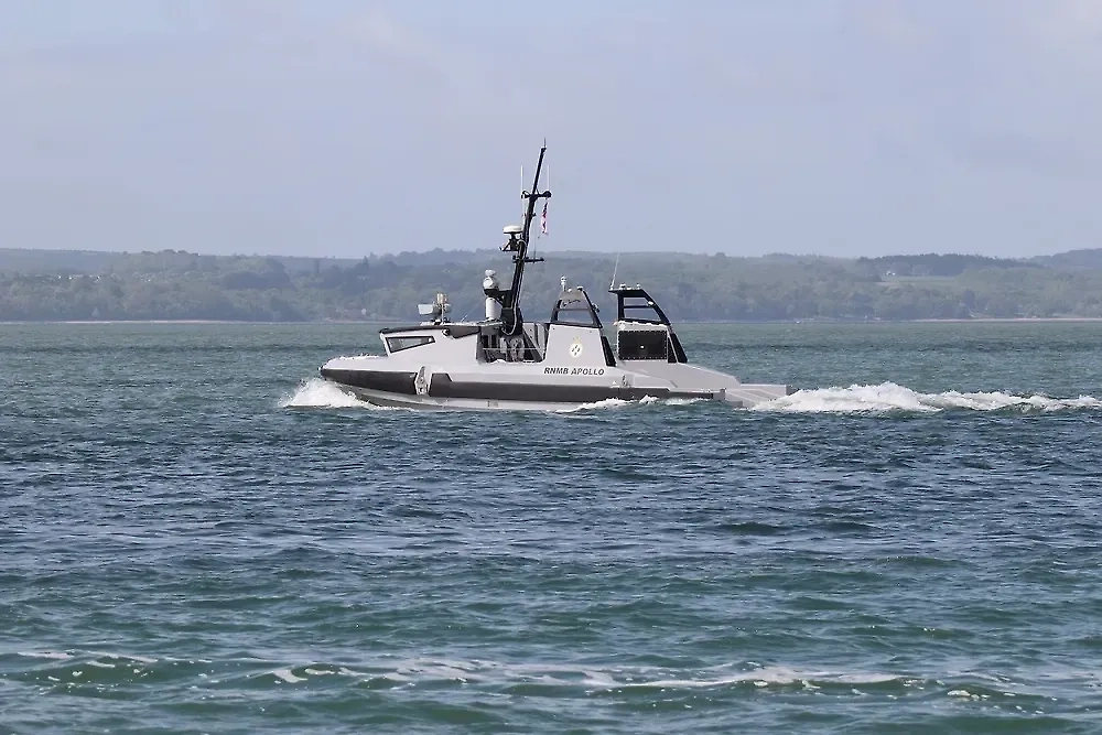 Безэкипажный катер. Обложка © Shutterstock / FOTODOM / Kevin Shipp