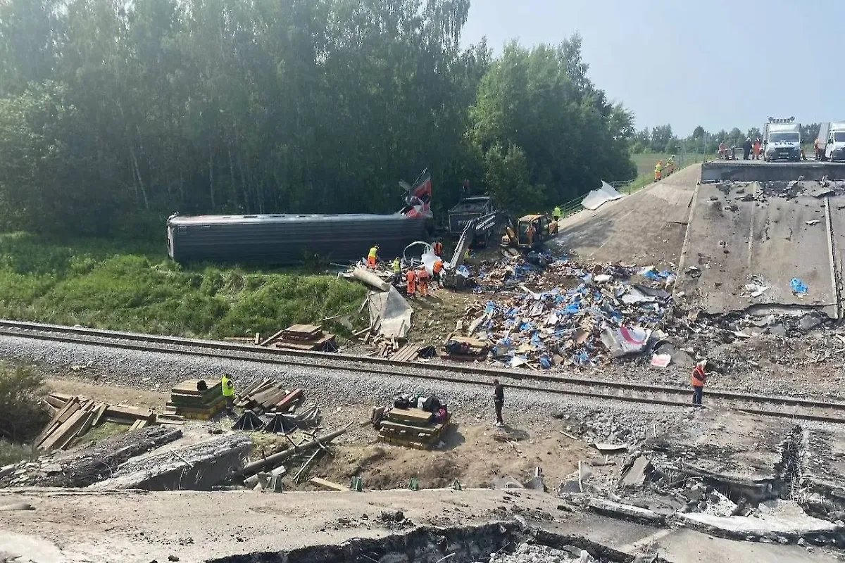 Подрыв на железной дороге в Брянской области. Обложка © Telegram / AV БогомаZ