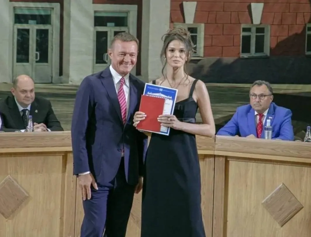 Роман Старовойт и Полина Корнеева. Обложка © VK / КГМУ Курск