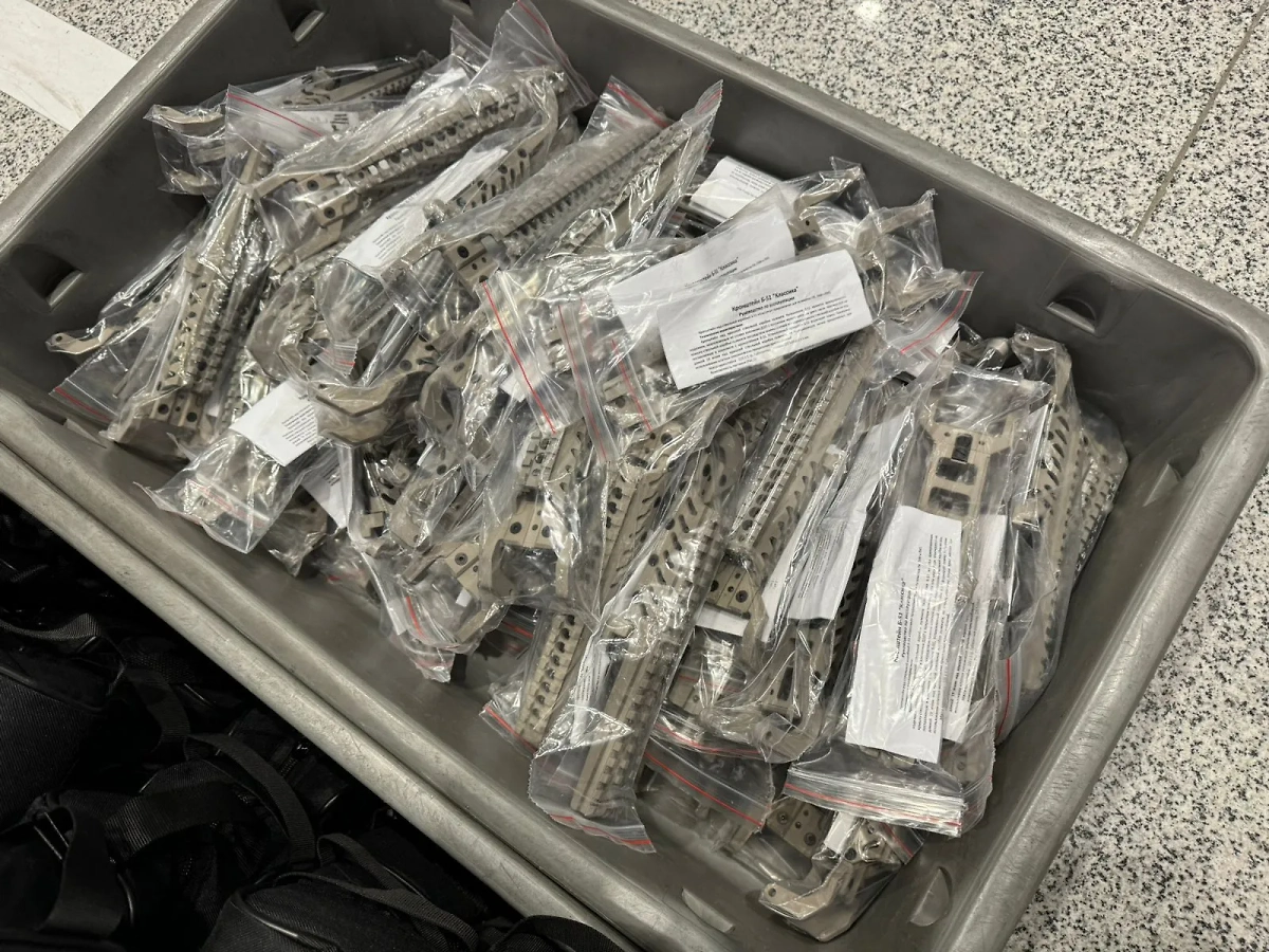 В Шереметьево изъяли партию оружейных прицелов и кронштейнов на 29 млн рублей. Обложка © Пресс-служба Федеральной таможенной службы (ФТС) РФ аэропорта Шереметьево.