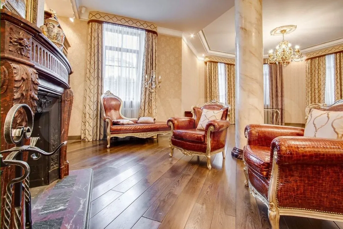 Интерьеры особняка в закрытом элитном посёлке «Береста». Фото © avito.ru