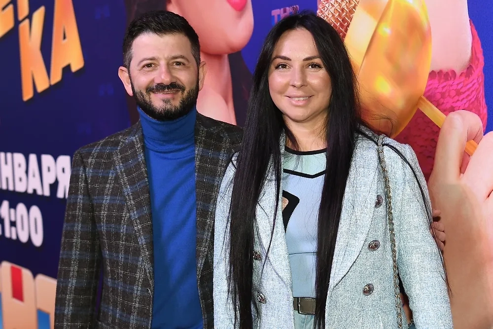 Михаил Галустян развёлся со свой женой Викторией в 2025 году. Их брак тоже длился относительно долго. Фото © РИА Новости / Екатерина Чеснокова