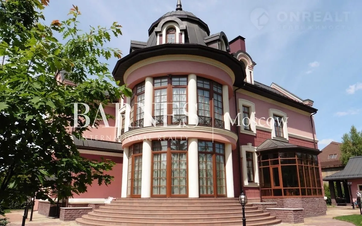 Особняк в закрытом элитном посёлке «Береста», где жил Роман Старовойт. Фото © onrealt.ru