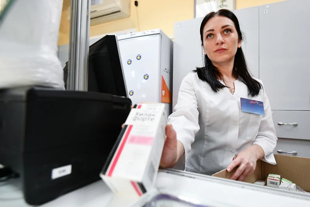 Как правило, фармацевты и провизоры так не делают. Но в редких случаях можно натолкнуться на «великих комбинаторов». Фото © РИА «Новости» / Константин Михальчевский