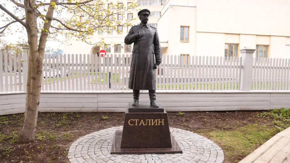 Памятник Иосифу Сталину в Вологодской области. Обложка © Telegram / Филимонов LIVE