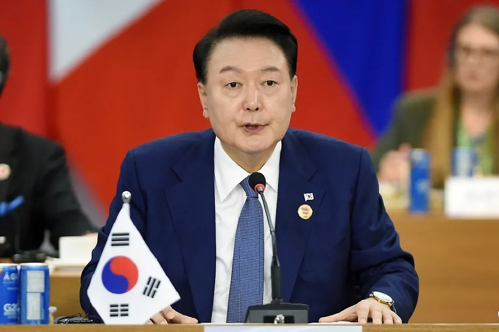 Юн Сок Ёль. Обложка © Shutterstock / FOTODOM / A.PAES