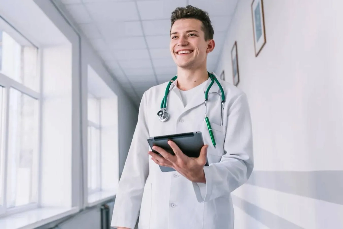 Врач. Обложка © freepik