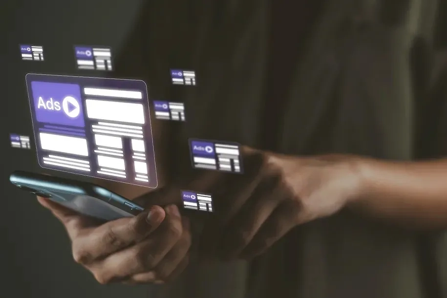 Не слишком ли много данных? Для современного неолиберального капитализма их никогда не бывает слишком много. Смартфоны и данные привели Трампа к победе в 2016 году. Фото © Shutterstock / FOTODOM / The KonG