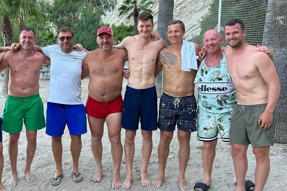 Овечкин сыграл в пляжный волейбол на отдыхе в Турции. Обложка © Instagram (соцсеть запрещена в РФ; принадлежит корпорации Meta, которая признана в РФ экстремистской) / pavlyuchenko_1981