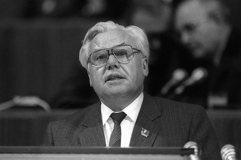 Николай Кручина заведовал финансами ЦК КПСС. Фото © ТАСС / Владимир Завьялов, Юрий Лизунов