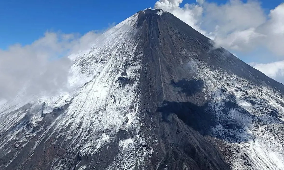 Вулкан Ключевской. Обложка © Telegram / ГУ МЧС России по Камчатскому краю