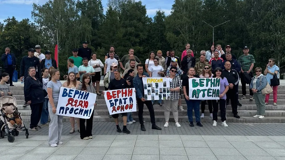 Сбор жителей Березовского у Вечного огня. Обложка © VK / Алёна Вшивкова