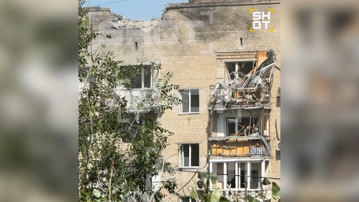 Последствия атаки ВСУ на жилой дом в Ростове-на-Дону. Фото © SHOT