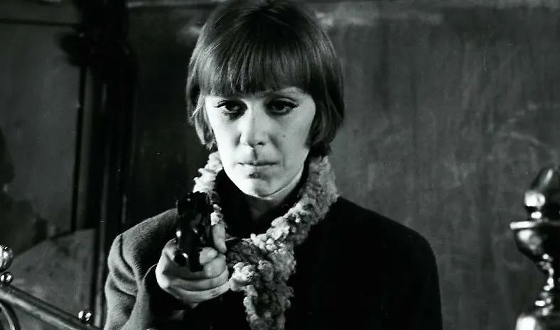 «Бриллианты для диктатуры пролетариата» — фильм по сценарию Юлиана Семёнова. Фото © Кадр из фильма «Бриллианты для диктатуры пролетариата», режиссёр Григорий Кроманов, сценарист Юлиан Семёнов / Kinopoisk