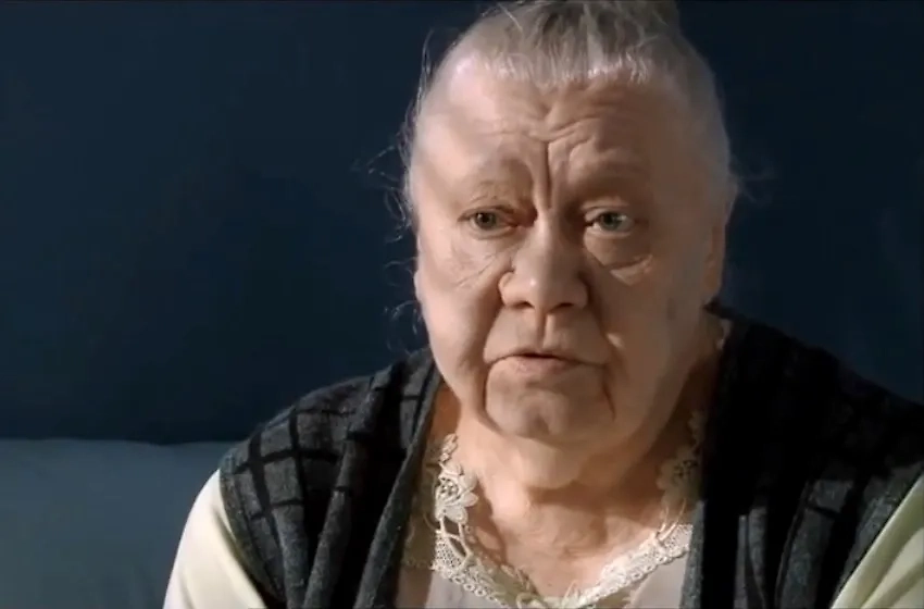 Обложка © «Красная зона» (2021). реж. Игорь Ромащенко, Всеволод Аравин, сцен. Аркадий Высоцкий (II), Дегтярёв Владимир (III) / kino-teatr.ru/