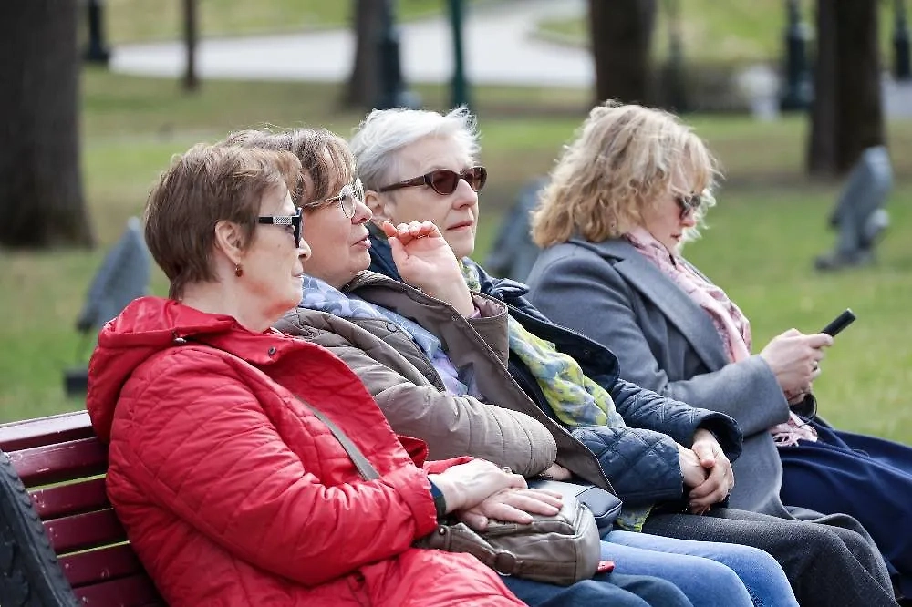 Осенью повысят пенсии и доплаты пенсионерам. Обложка © ТАСС / Олег Елков