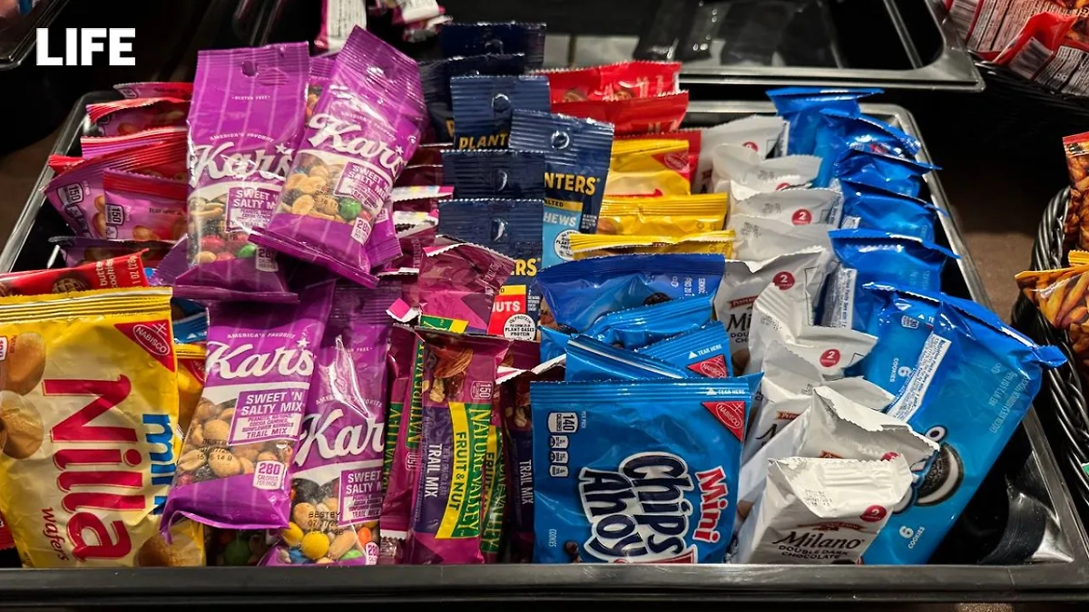 Угощения для журналистов, освещающих саммит Путина и Трампа. Фото © Life.ru