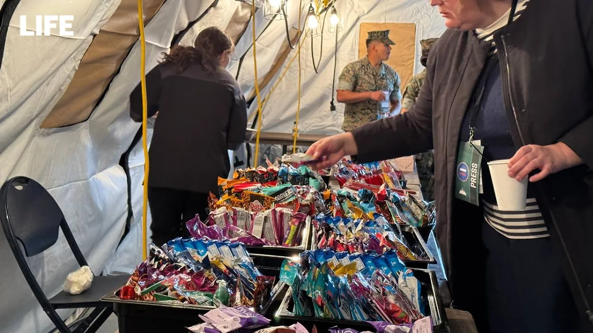 Угощения для журналистов, освещающих саммит Путина и Трампа. Фото © Life.ru