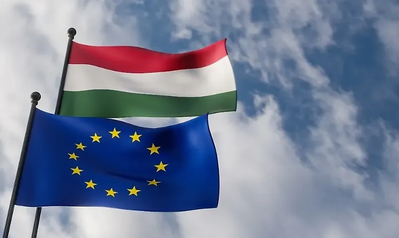 Флаги Венгрии и ЕС. Обложка © Shutterstock / FOTODOM / Fly Of Swallow Studio