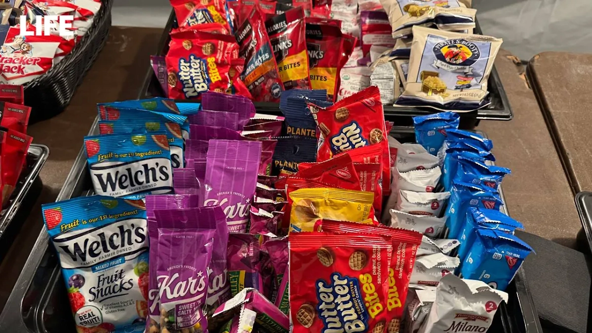 Угощения для журналистов, освещающих саммит Путина и Трампа. Фото © Life.ru