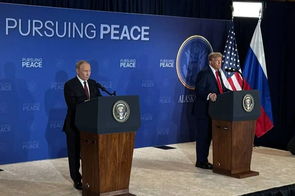 Владимир Путин и Дональд Трамп на Аляске. Обложка © Life.ru