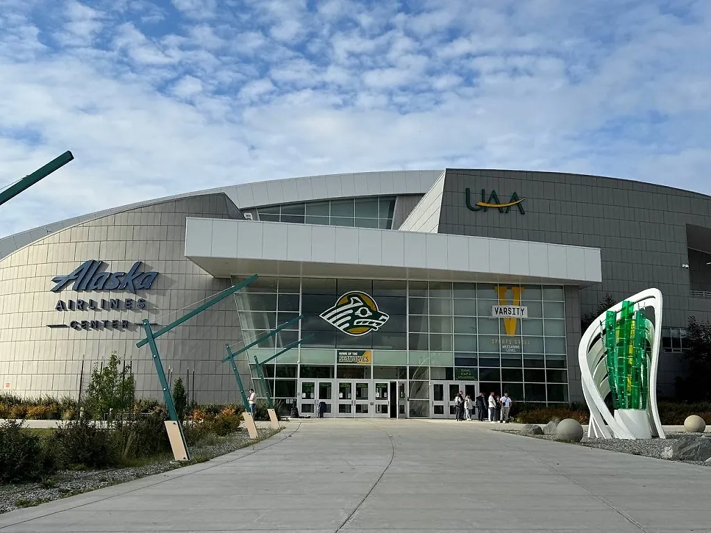 Стадион Alaska Airlines Center в Анкоридже. Обложка © Life.ru / Илья Исаев